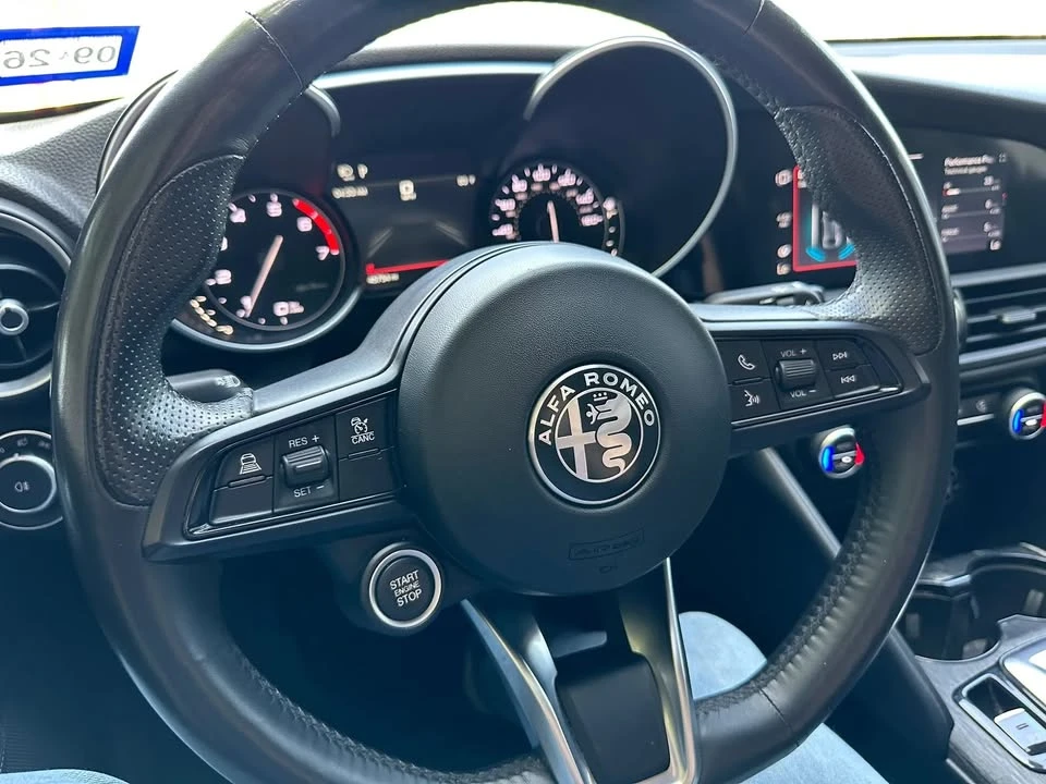 2021 Alfa Romeo Giulia - Image 6 of 10