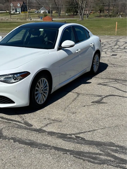2021 Alfa Romeo Giulia - Image 7 of 12