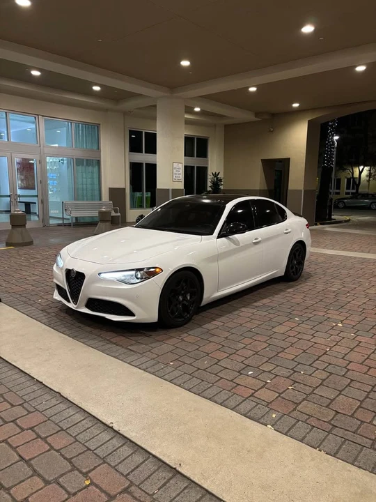 2021 Alfa Romeo Giulia - Image 4 of 11