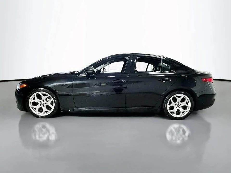 2021 Alfa Romeo Giulia - Image 2 of 13