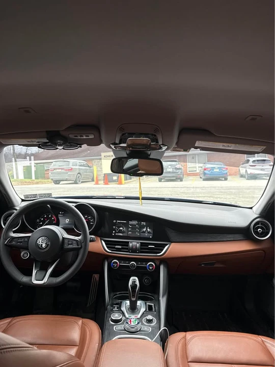 2021 Alfa Romeo Giulia - Image 5 of 9