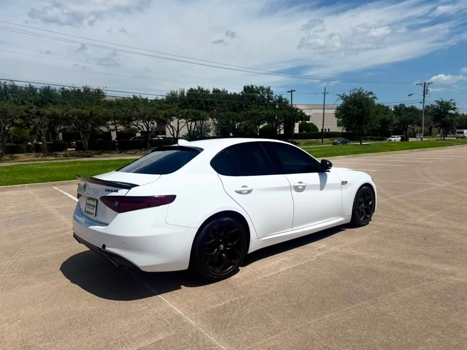 2021 Alfa Romeo Giulia - Image 5 of 11