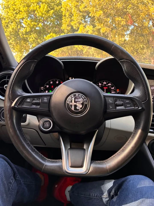 2021 Alfa Romeo Giulia - Image 8 of 10