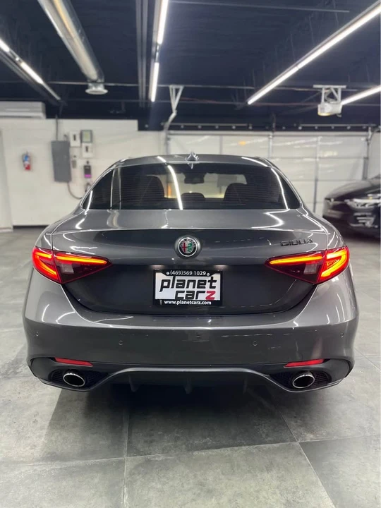 2021 Alfa Romeo Giulia - Image 5 of 10