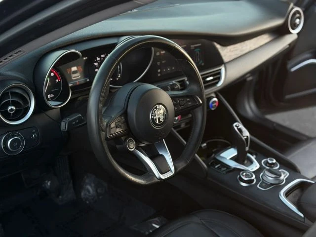2021 Alfa Romeo Giulia - Image 15 of 23