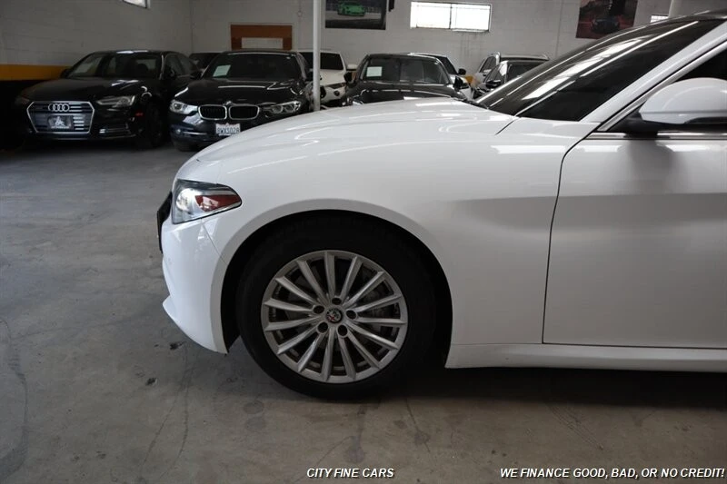 2021 Alfa Romeo Giulia - Image 4 of 31