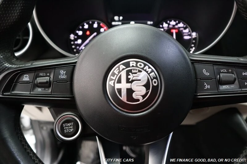 2021 Alfa Romeo Giulia - Image 17 of 31
