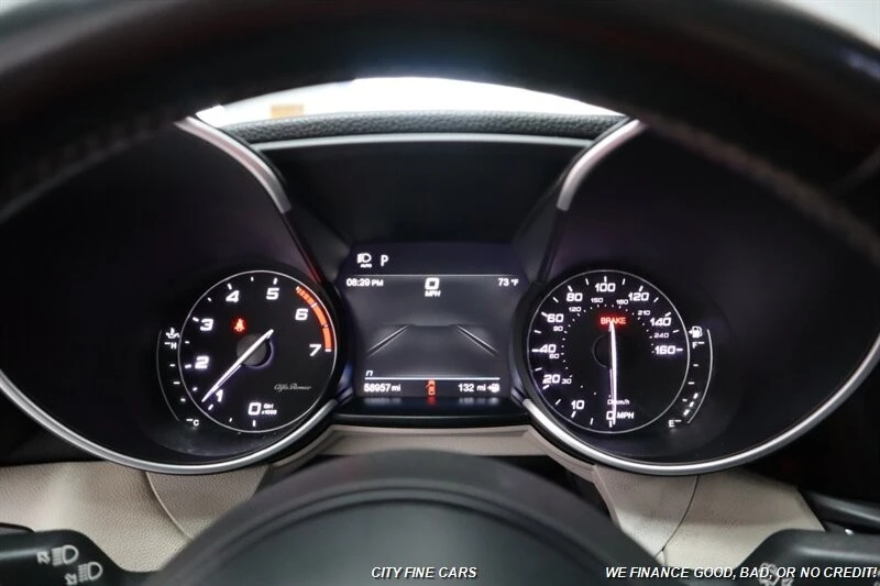 2021 Alfa Romeo Giulia - Image 19 of 31