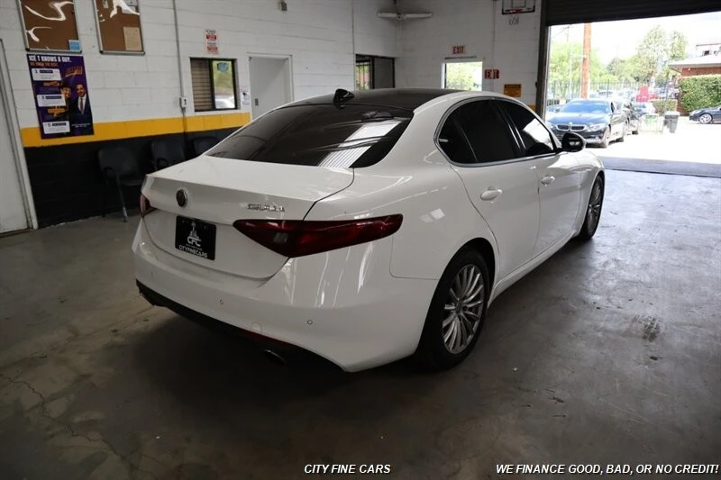 2021 Alfa Romeo Giulia - Image 9 of 31