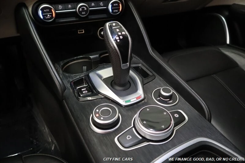 2021 Alfa Romeo Giulia - Image 22 of 31