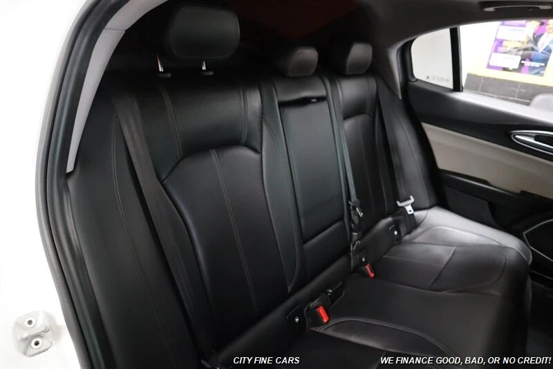 2021 Alfa Romeo Giulia - Image 31 of 31