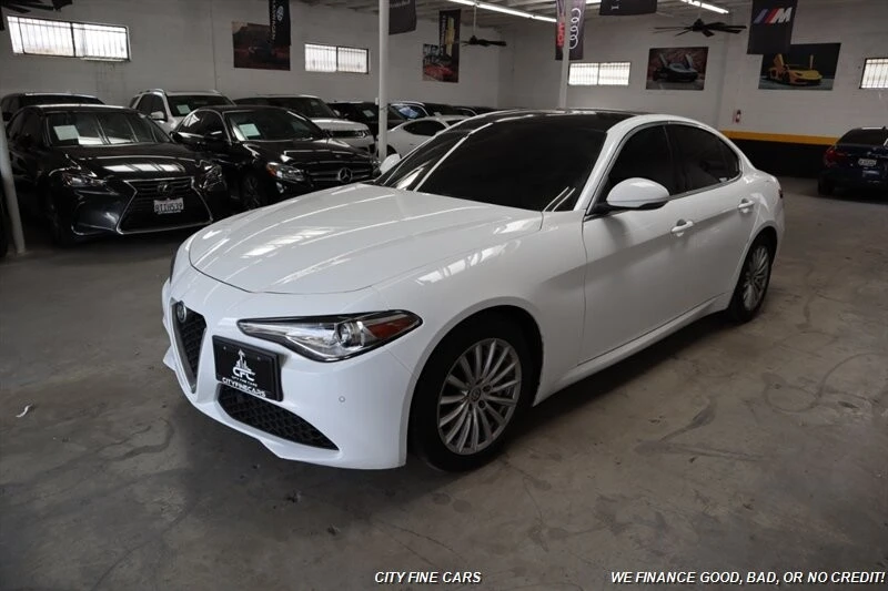 2021 Alfa Romeo Giulia - Image 2 of 31