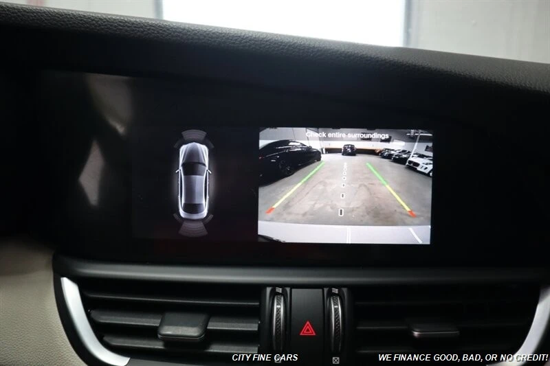 2021 Alfa Romeo Giulia - Image 20 of 31