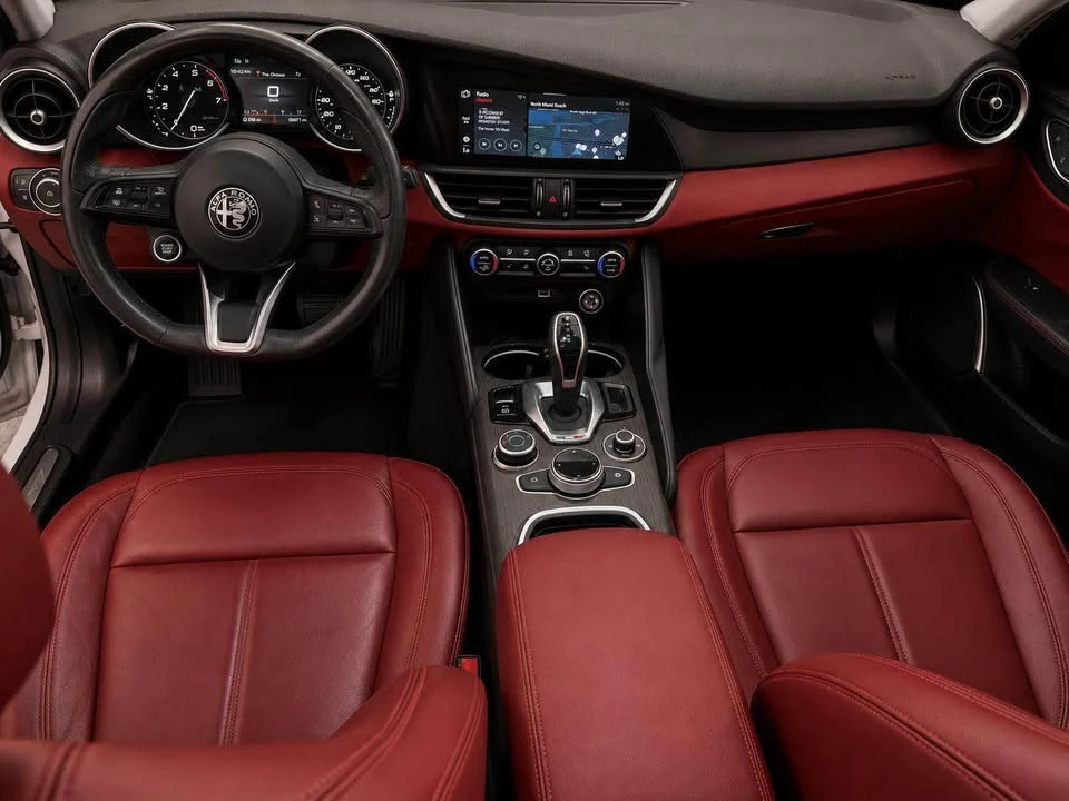2021 Alfa Romeo Giulia - Image 17 of 19