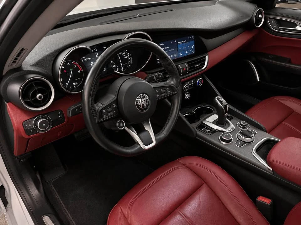 2021 Alfa Romeo Giulia - Image 16 of 19