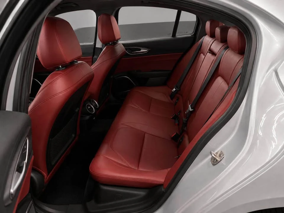 2021 Alfa Romeo Giulia - Image 15 of 19