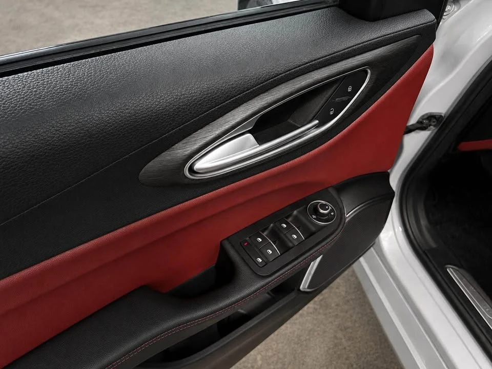 2021 Alfa Romeo Giulia - Image 12 of 19