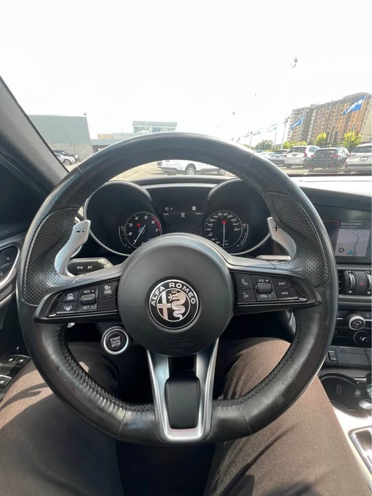2021 Alfa Romeo Giulia - Image 14 of 16