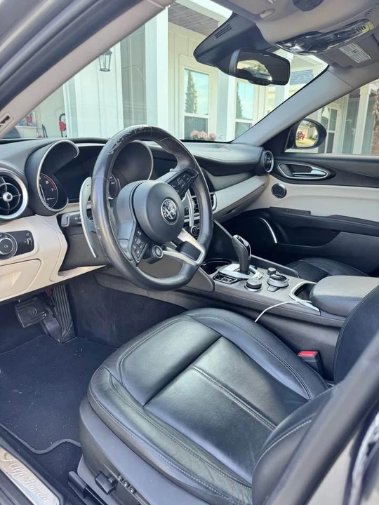 2021 Alfa Romeo Giulia - Image 8 of 17