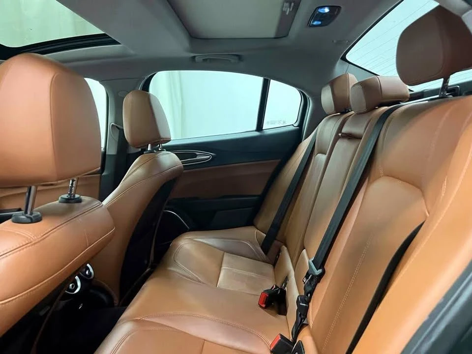 2021 Alfa Romeo Giulia - Image 8 of 20