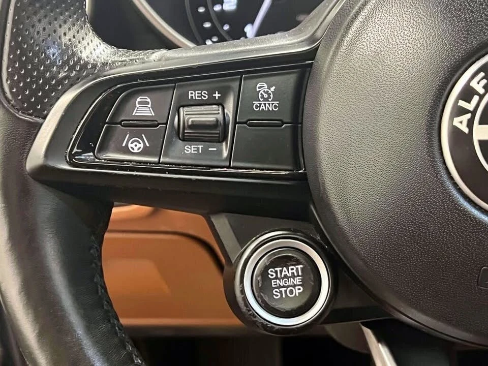 2021 Alfa Romeo Giulia - Image 15 of 20