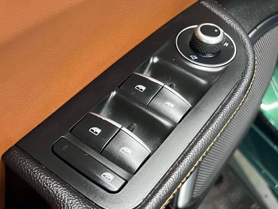 2021 Alfa Romeo Giulia - Image 13 of 20