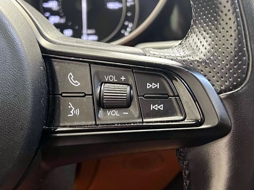 2021 Alfa Romeo Giulia - Image 16 of 20