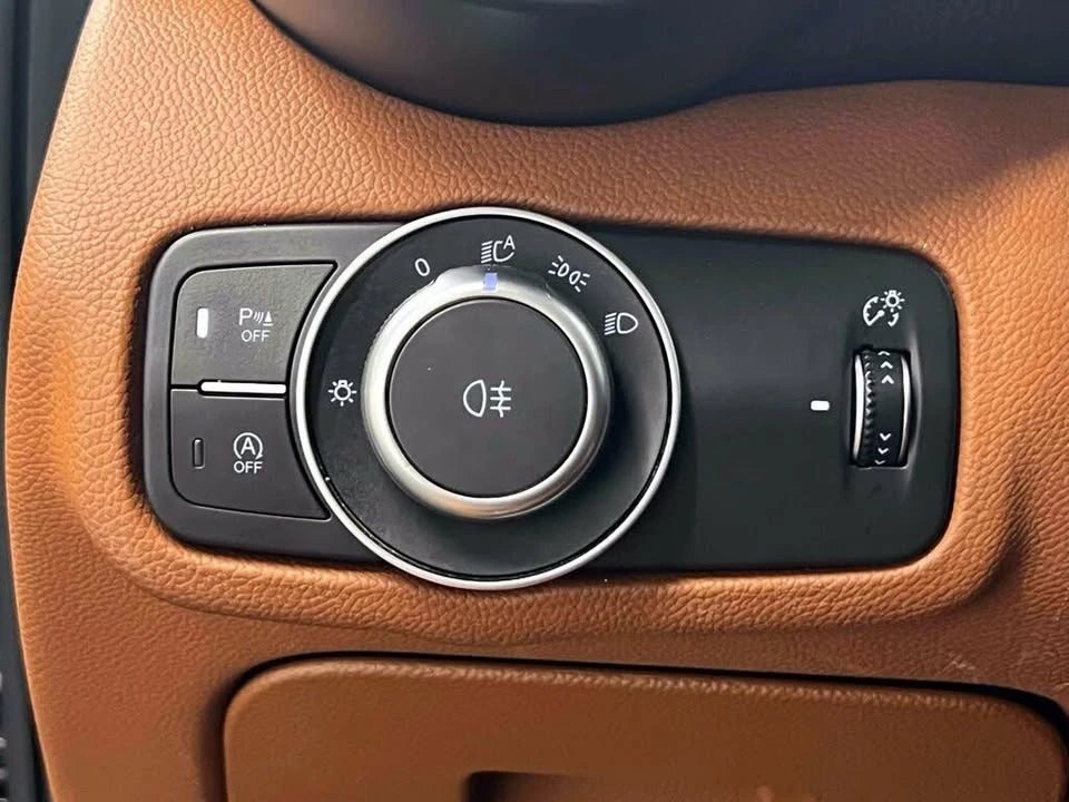2021 Alfa Romeo Giulia - Image 14 of 20
