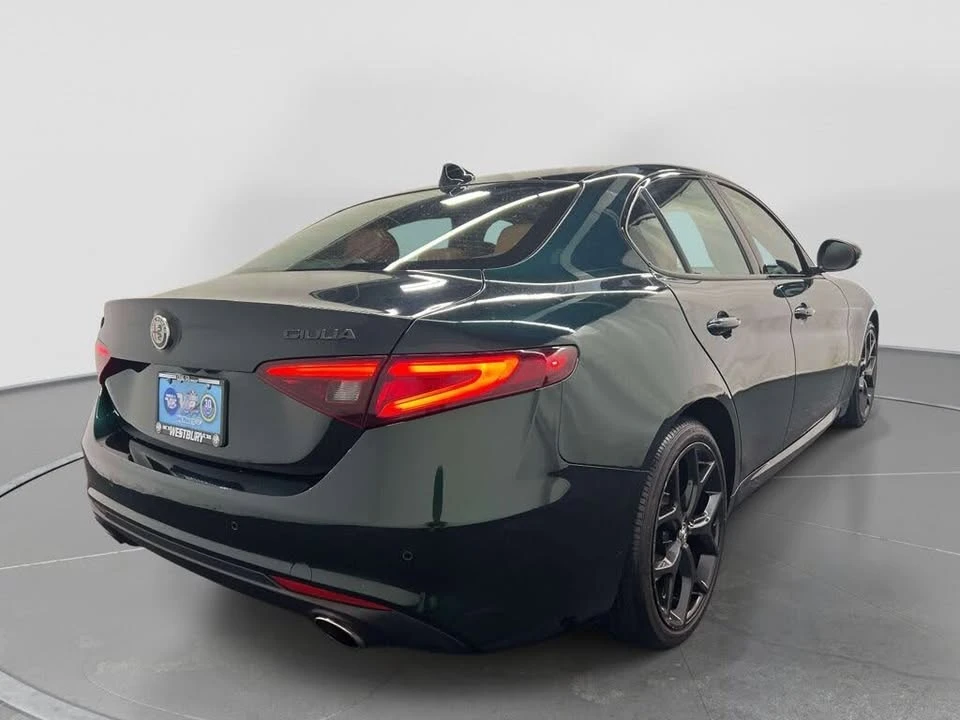 2021 Alfa Romeo Giulia - Image 5 of 20