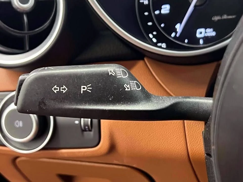 2021 Alfa Romeo Giulia - Image 17 of 20
