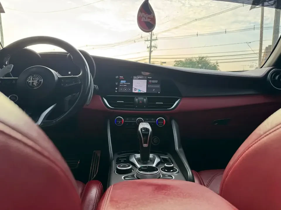 2021 Alfa Romeo Giulia - Image 19 of 20