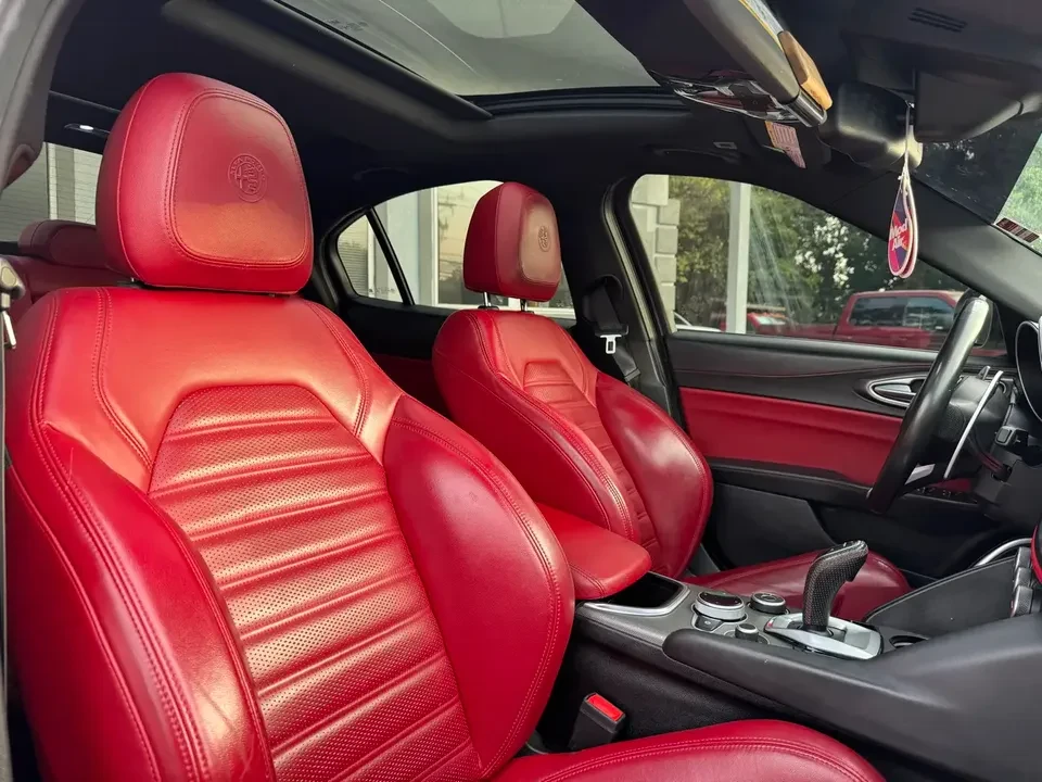 2021 Alfa Romeo Giulia - Image 13 of 20