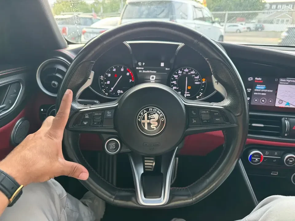 2021 Alfa Romeo Giulia - Image 15 of 20