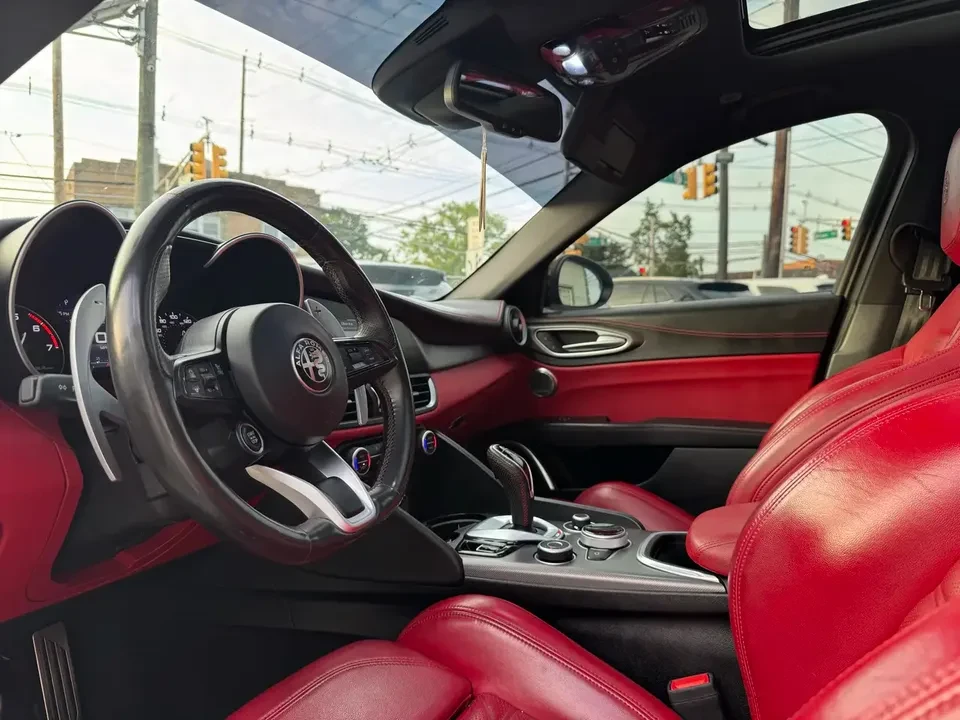 2021 Alfa Romeo Giulia - Image 7 of 20