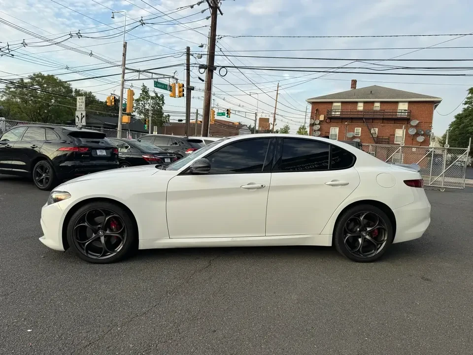 2021 Alfa Romeo Giulia - Image 3 of 20