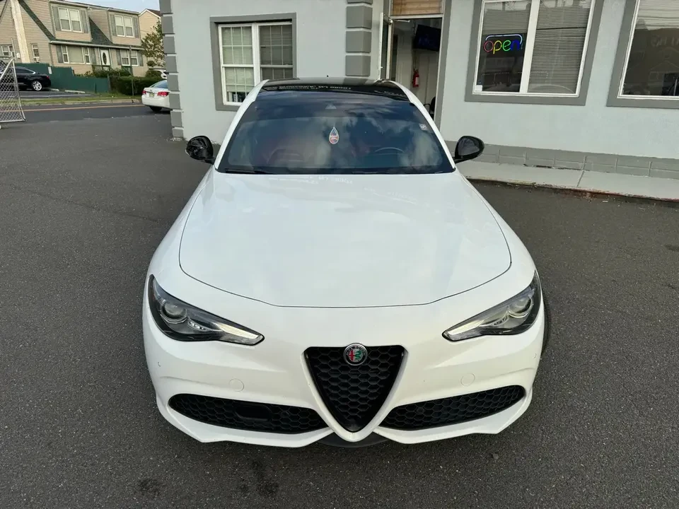 2021 Alfa Romeo Giulia - Image 3 of 20