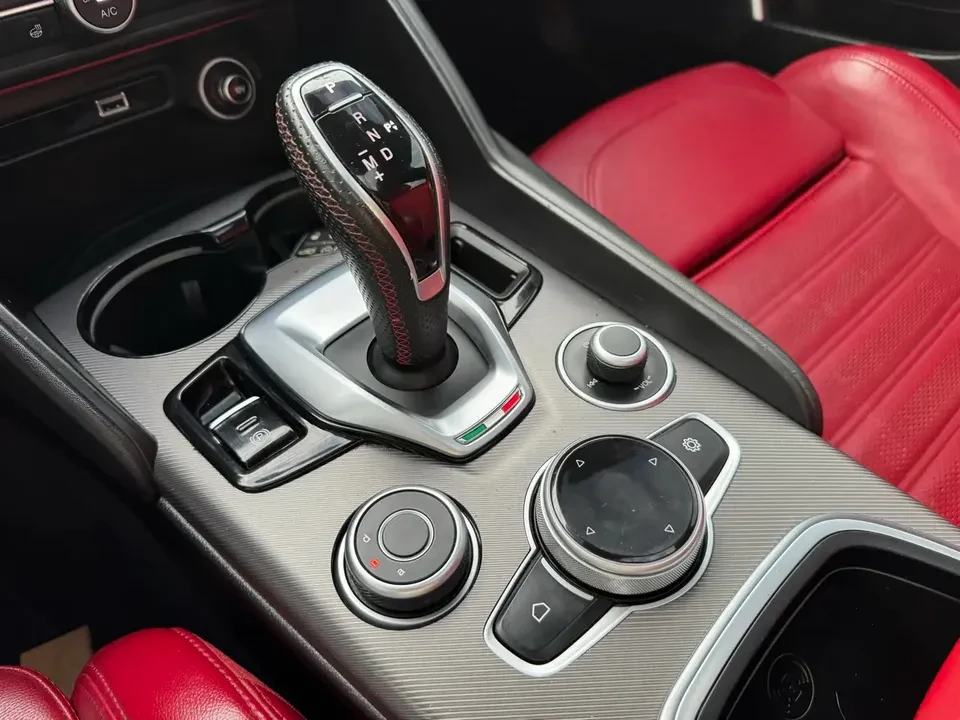 2021 Alfa Romeo Giulia - Image 17 of 20
