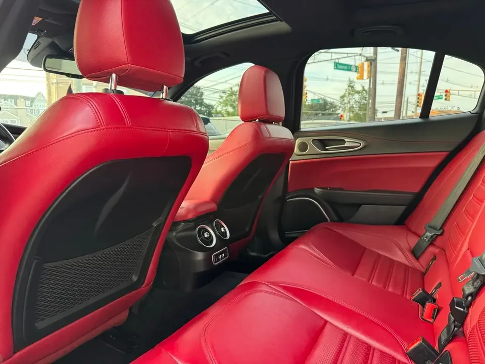 2021 Alfa Romeo Giulia - Image 9 of 20