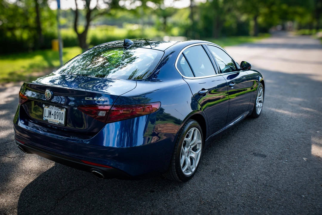 2021 Alfa Romeo Giulia - Image 16 of 31