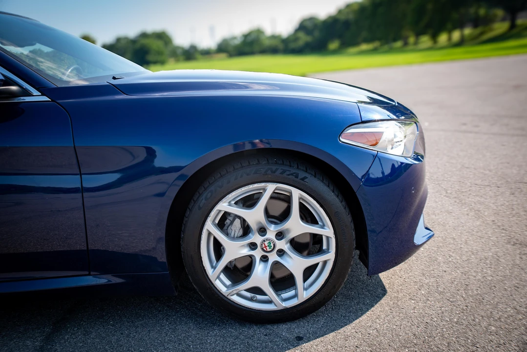 2021 Alfa Romeo Giulia - Image 28 of 31