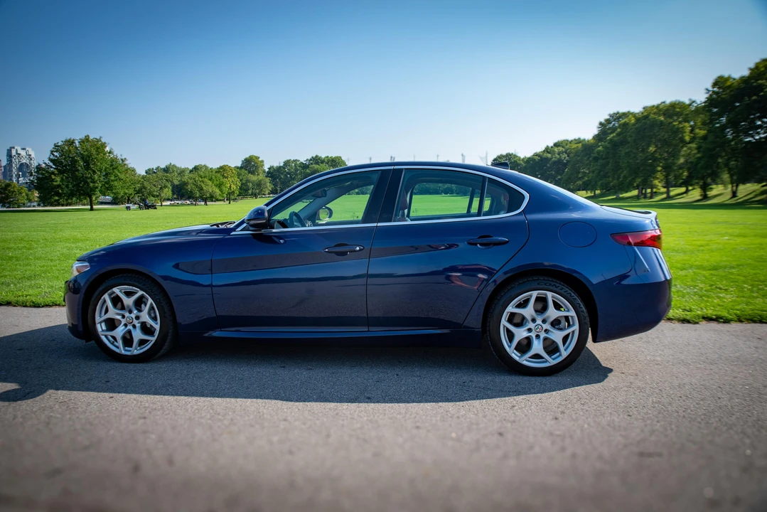 2021 Alfa Romeo Giulia - Image 11 of 31