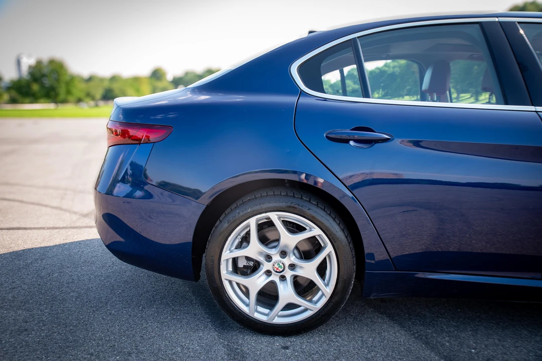 2021 Alfa Romeo Giulia - Image 26 of 31