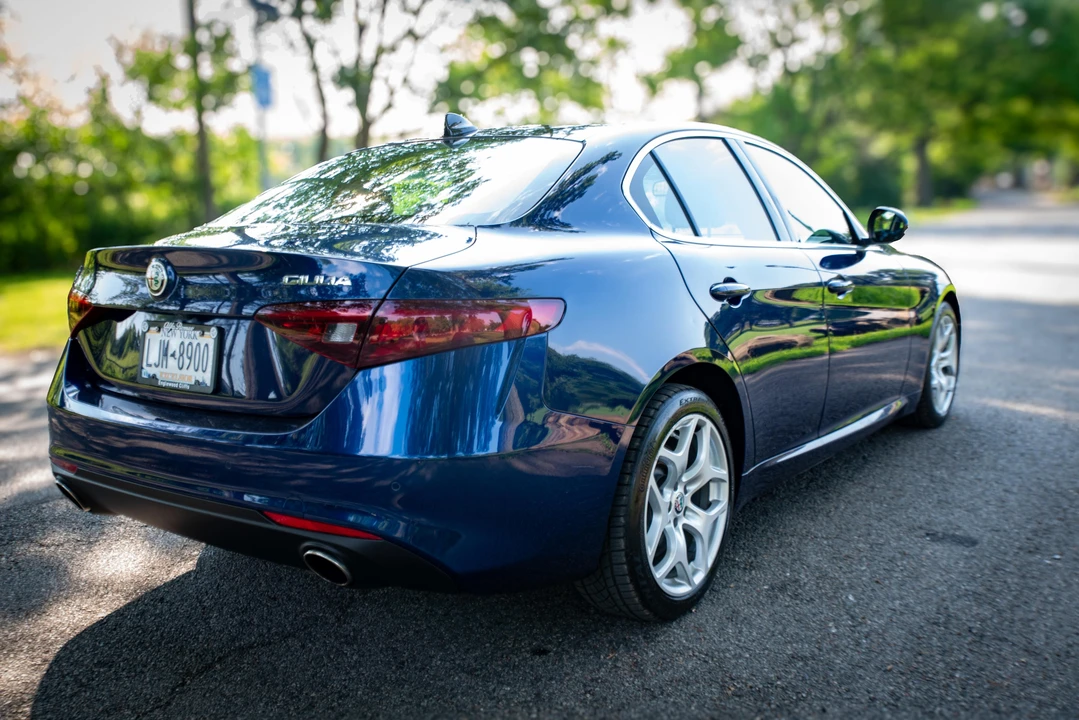 2021 Alfa Romeo Giulia - Image 17 of 31