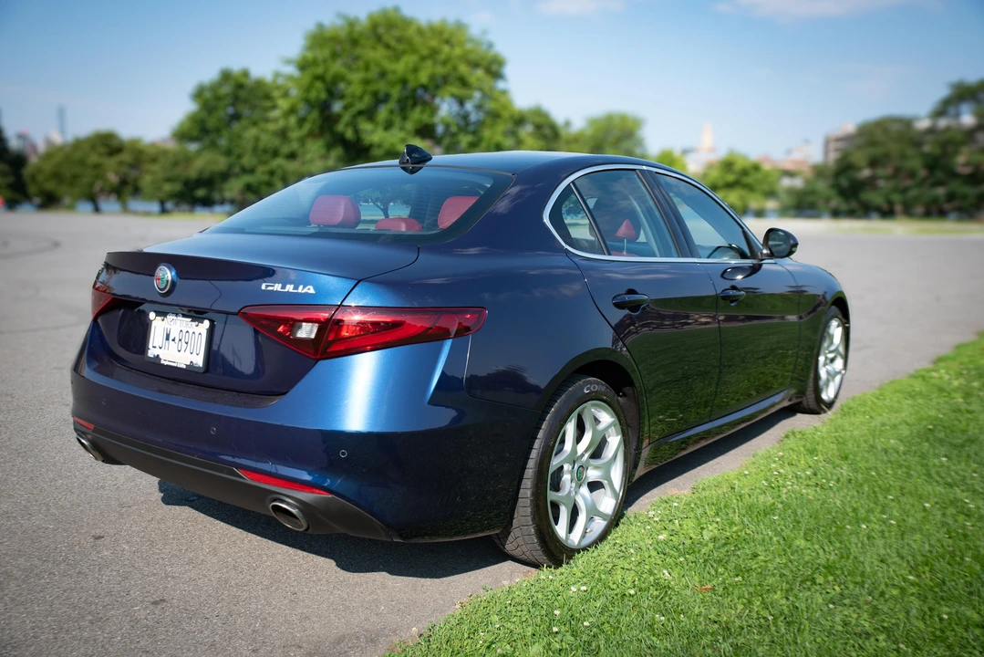 2021 Alfa Romeo Giulia - Image 18 of 31