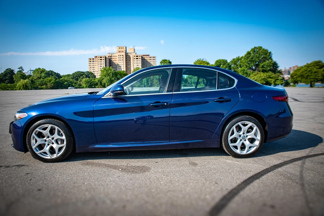 2021 Alfa Romeo Giulia - Image 10 of 31