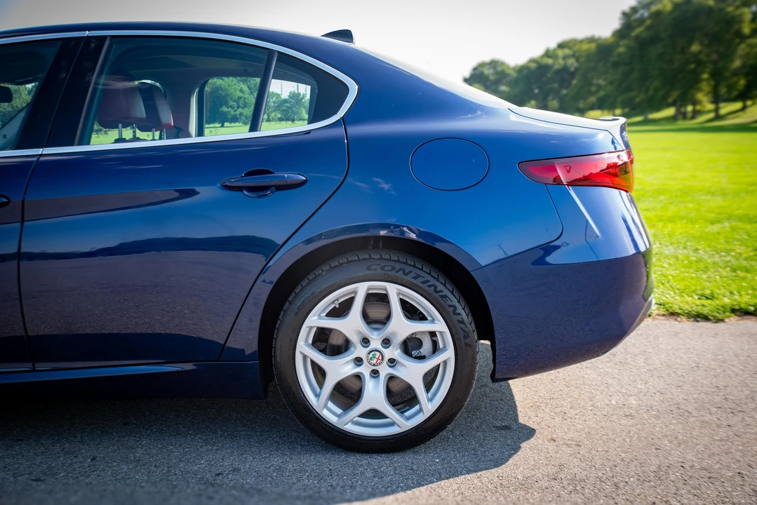 2021 Alfa Romeo Giulia - Image 24 of 31