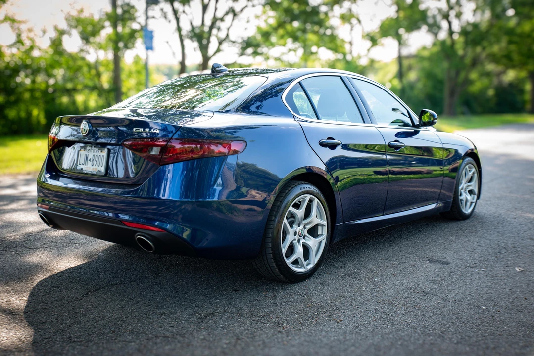 2021 Alfa Romeo Giulia - Image 19 of 31