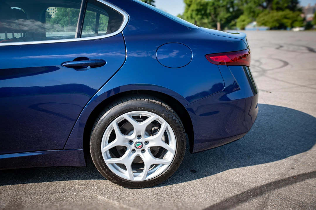 2021 Alfa Romeo Giulia - Image 25 of 31