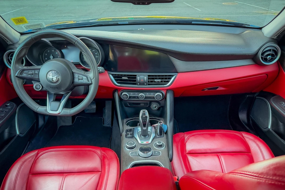 2021 Alfa Romeo Giulia - Image 30 of 31
