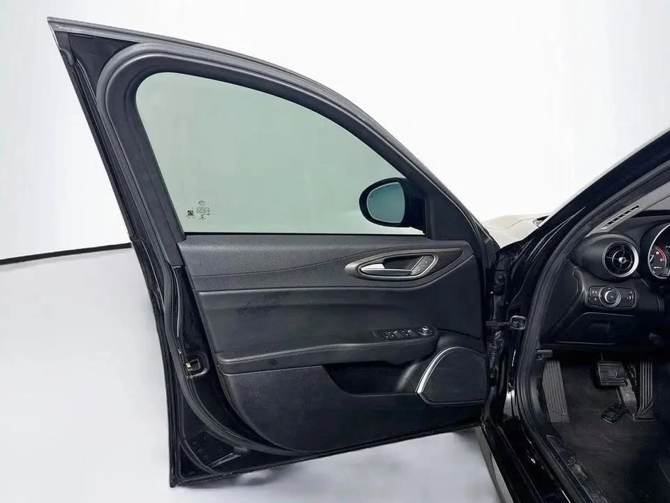 2021 Alfa Romeo Giulia - Image 6 of 11